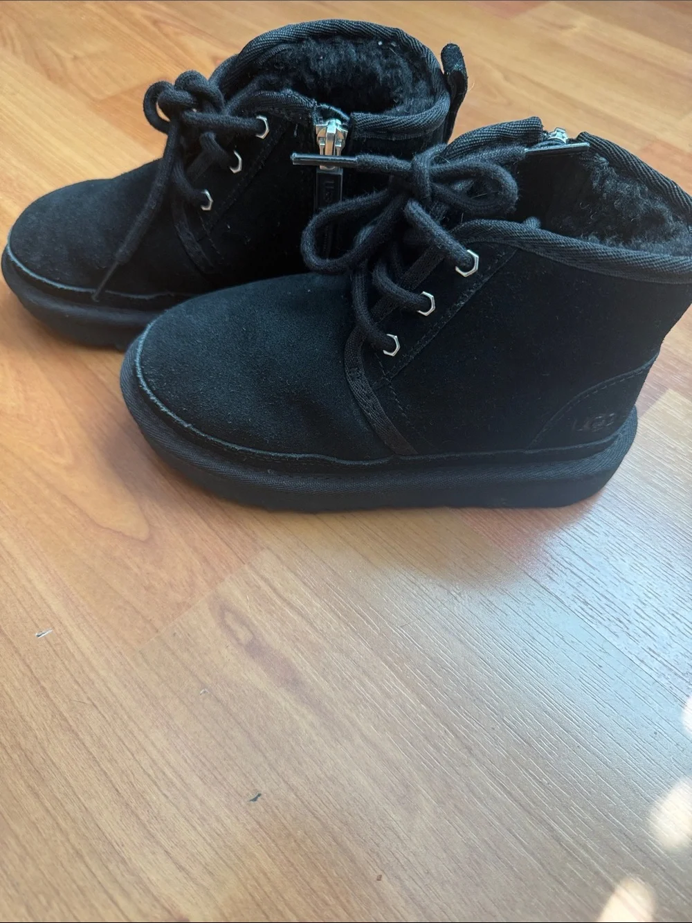 Ugg size 11 Kids Black Cozy Lace-Up Winter Boots new without box